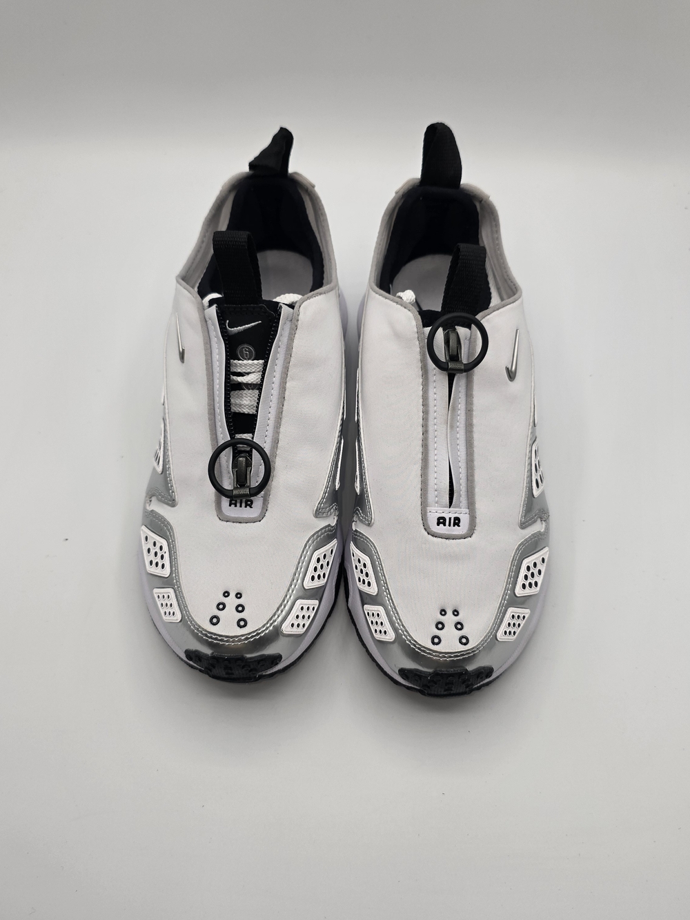 NWOT Nike Air Max SNDR SE Sunder Sneaker Women's Size 6.5 White Metallic Silver